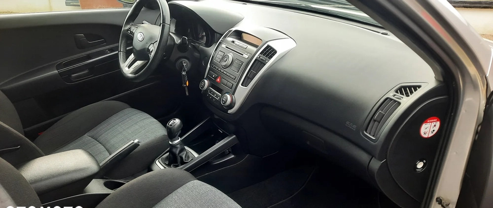 Kia Ceed cena 18700 przebieg: 236000, rok produkcji 2012 z Słupsk małe 326